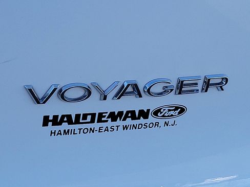 Used 2021 Chrysler Voyager Lxi FWD image 25