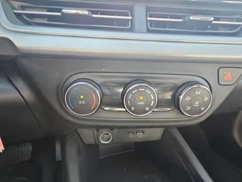 Used 2025 Chevrolet Trax LS FWD image 17