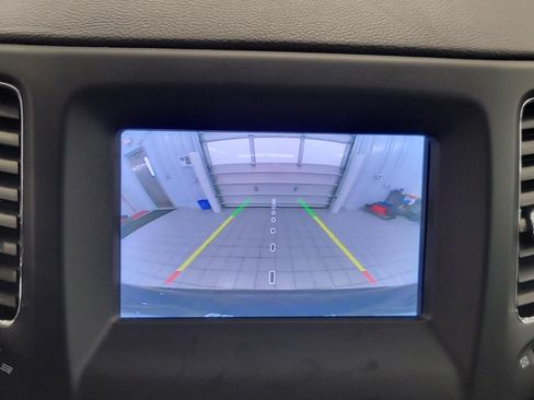 Used 2019 Jeep Compass Latitude w/ Cold Weather Group FWD image 42