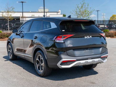 Used 2023 Kia Sportage LX image 5