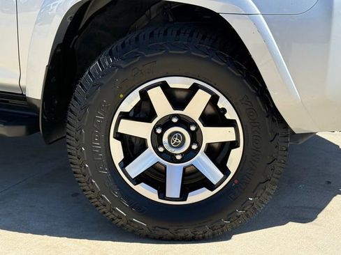 Used 2022 Toyota 4Runner TRD Off-Road image 2