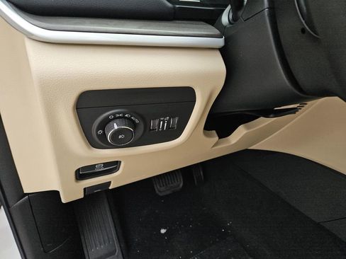 New 2026 Jeep Grand Cherokee Limited RWD image 17