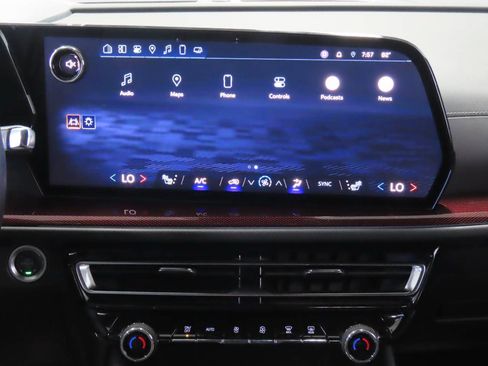 Used 2025 Chevrolet Traverse Z71 AWD/4WD image 12