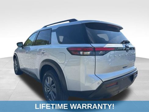 Used 2025 Nissan Pathfinder SV image 4