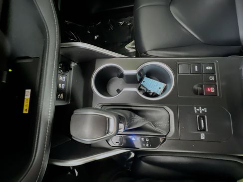 Used 2023 Toyota Highlander XLE FWD image 25