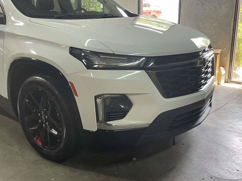 Used 2022 Chevrolet Traverse Premier w/ Redline Edition FWD image 4