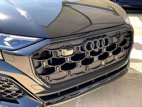 Used 2025 Audi SQ8 Prestige w/ Prestige Package image 29