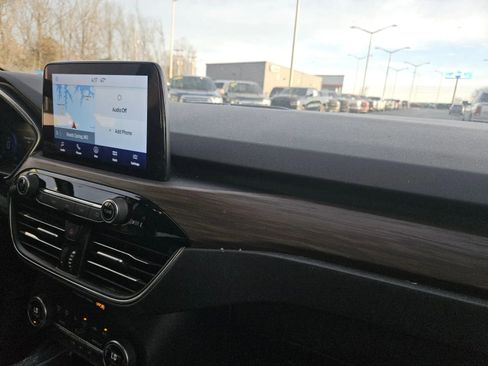 Used 2020 Ford Escape Titanium image 13