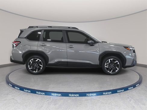 Used 2025 Subaru Forester Premium image 5