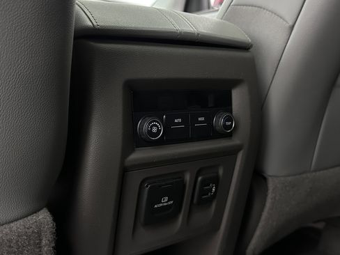 Used 2019 Chevrolet Traverse LT w/ LT Premium Package FWD image 28