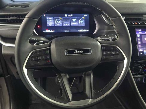 Used 2024 Jeep Grand Cherokee Altitude image 11