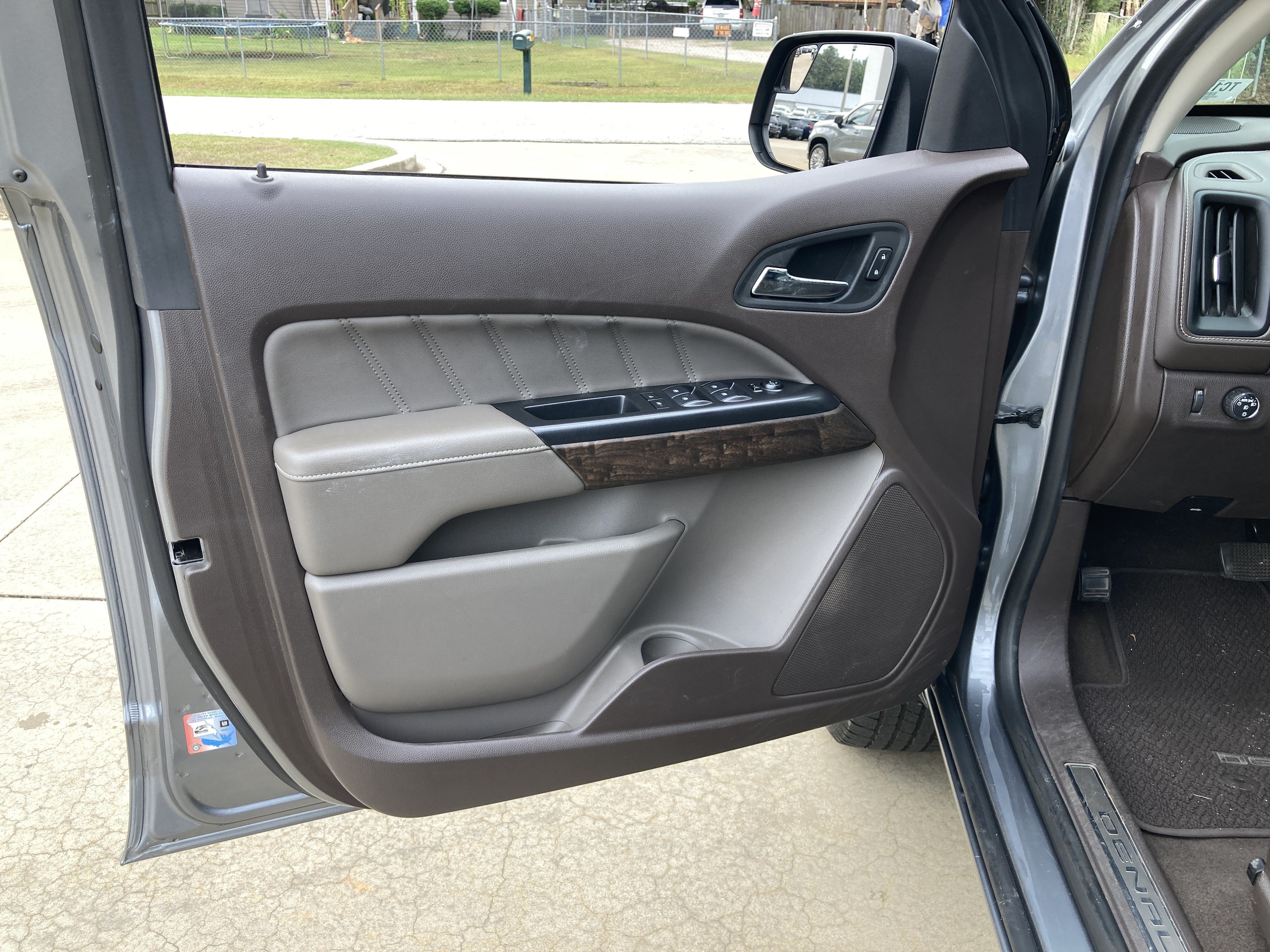 Used 2022 GMC Canyon Denali RWD image 12