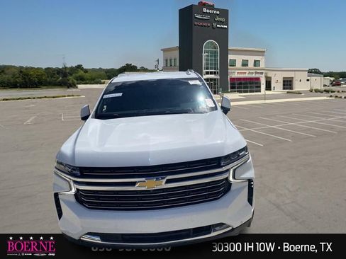 Used 2023 Chevrolet Tahoe LT w/ Luxury Package RWD image 16
