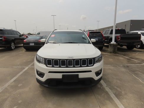 Used 2018 Jeep Compass Latitude w/ Popular Equipment Group FWD image 5