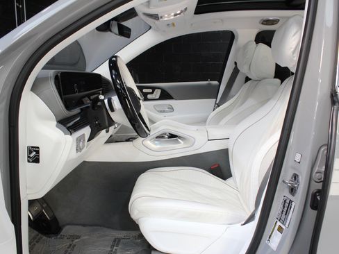 Used 2025 Mercedes-Benz Maybach GLS 600 4MATIC image 48