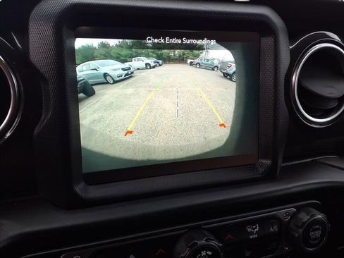 Used 2021 Jeep Wrangler Unlimited Sahara image 24