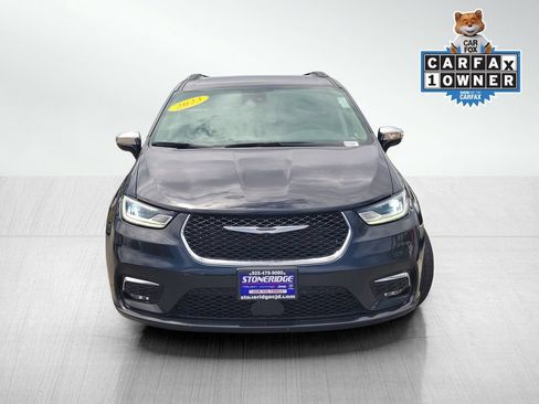 Used 2023 Chrysler Pacifica Limited FWD image 2