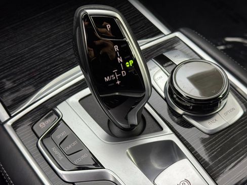 Used 2022 BMW 750i xDrive w/ Executive Package image 35