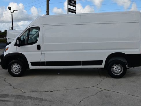 Used 2023 RAM ProMaster 2500 w/ Driver Convenience Group FWD image 4