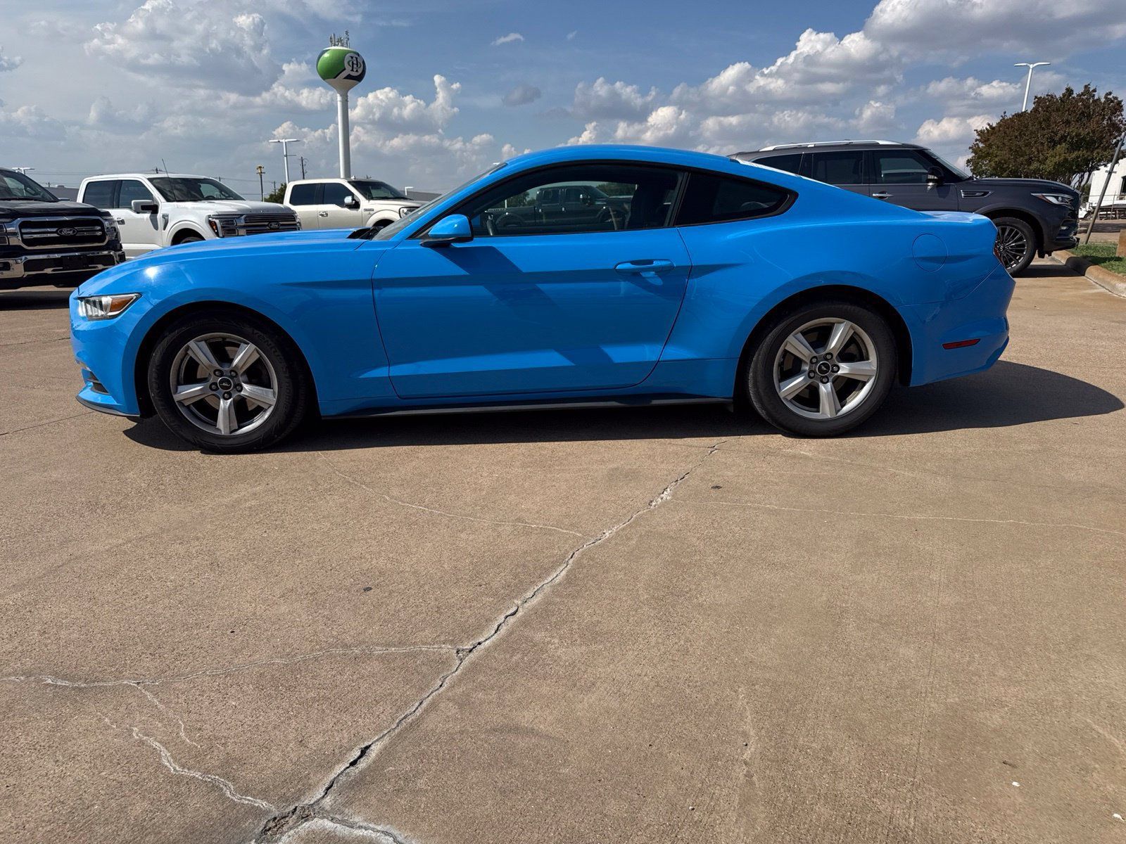 Used 2017 Ford Mustang Coupe RWD image 4