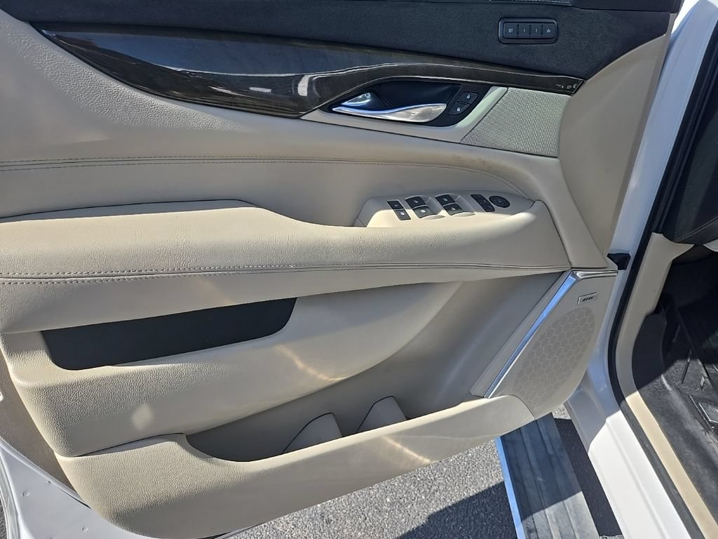 Used 2019 Cadillac Escalade Premium Luxury AWD/4WD image 9