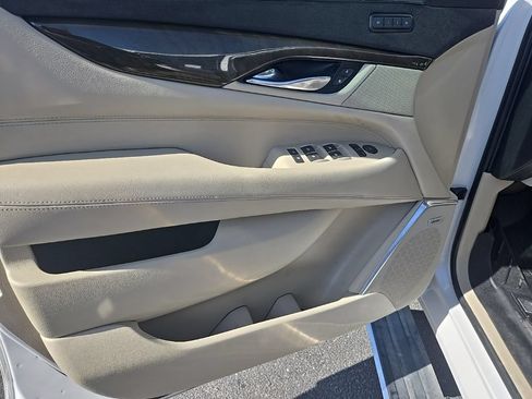 Used 2019 Cadillac Escalade Premium Luxury AWD/4WD image 9