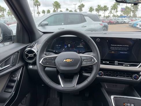 New 2026 Chevrolet Equinox LT w/ Convenience Package II FWD image 9