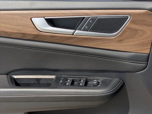 Used 2025 Volkswagen Atlas SE image 6