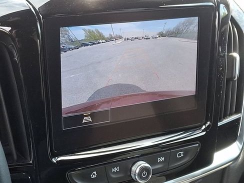 Used 2023 Chevrolet Traverse LT AWD/4WD image 3