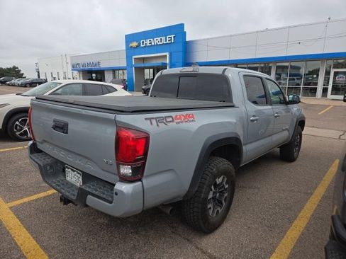 Used 2019 Toyota Tacoma TRD Off-Road AWD/4WD image 4