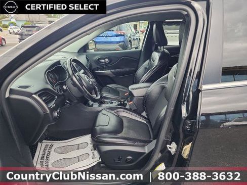 Used 2020 Jeep Cherokee Latitude Plus w/ Cold Weather Group AWD/4WD image 11