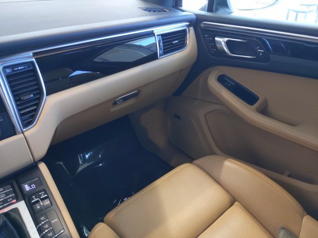 Used 2018 Porsche Macan AWD/4WD image 16