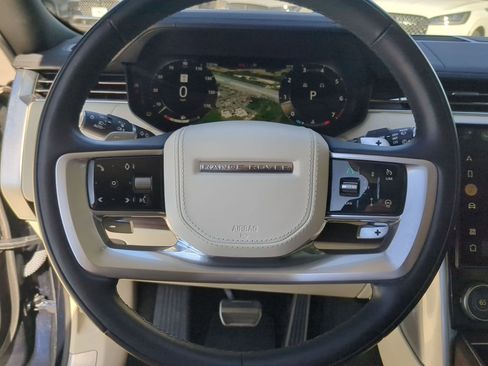 Used 2023 Land Rover Range Rover Long Wheelbase SE image 13