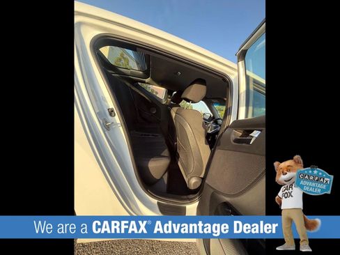 Used 2017 Hyundai Veloster FWD image 21