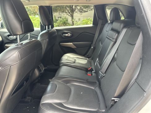 Used 2017 Jeep Cherokee Limited w/ Luxury Group FWD image 20