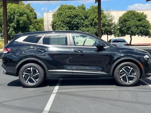 Used 2023 Kia Sportage LX AWD/4WD image 3