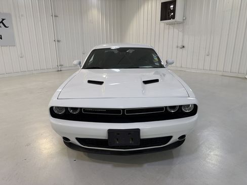 Used 2015 Dodge Challenger SXT image 8