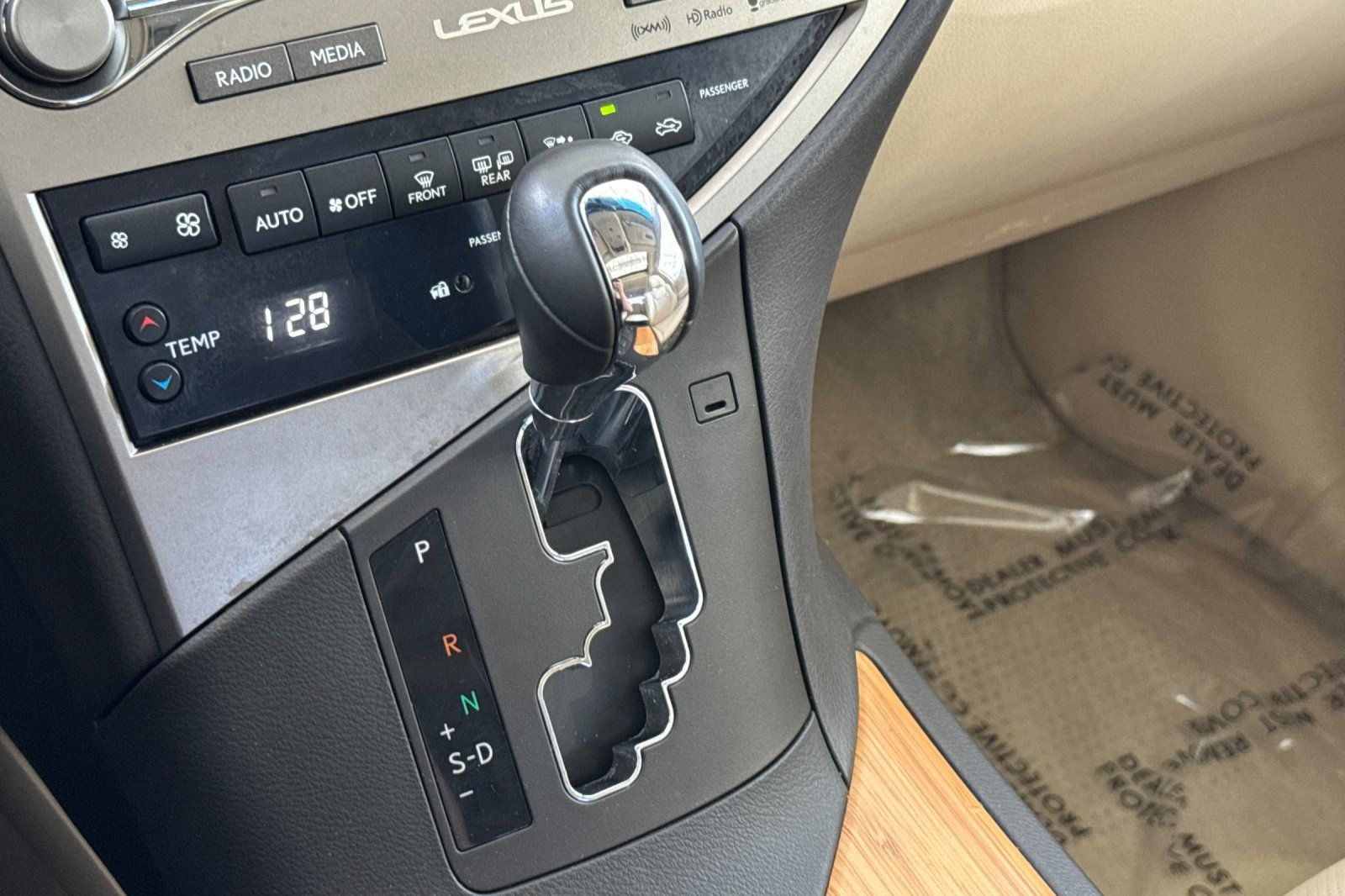 Used 2015 Lexus RX 450h AWD image 27