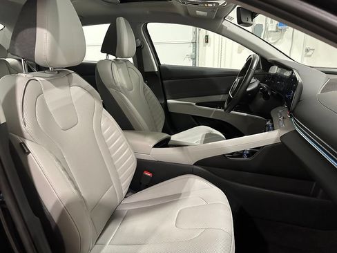 Used 2025 Hyundai Elantra Limited FWD image 37