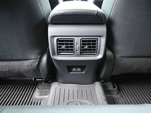 Used 2024 Toyota Venza LE AWD/4WD image 25