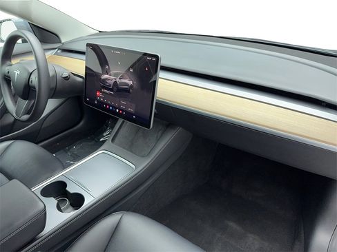 Used 2023 Tesla Model 3 Standard Range image 45