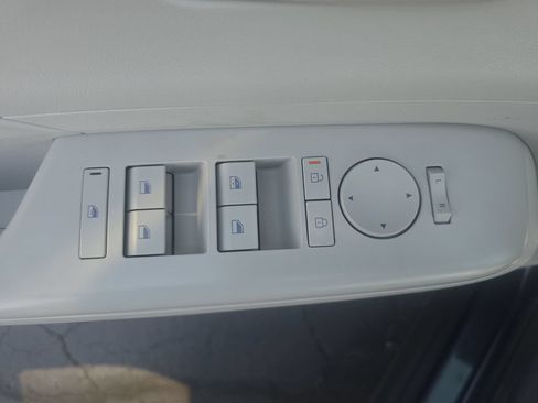 Used 2024 Hyundai Kona SE AWD/4WD image 32