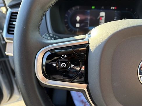 Used 2023 Volvo XC90 B5 Plus image 19