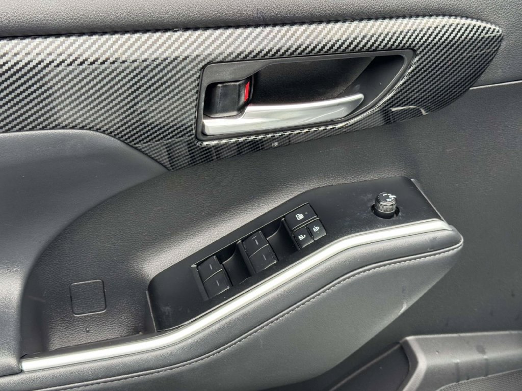 Used 2022 Toyota Highlander XLE AWD/4WD image 18