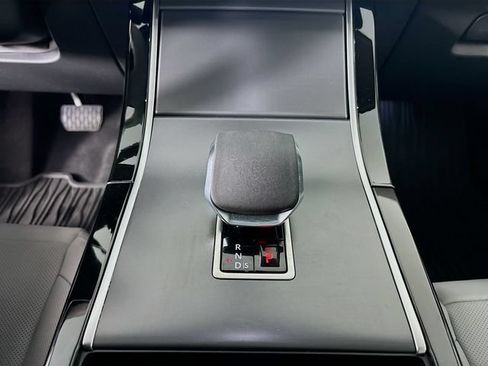 Used 2026 Land Rover Range Rover Velar S AWD/4WD image 19