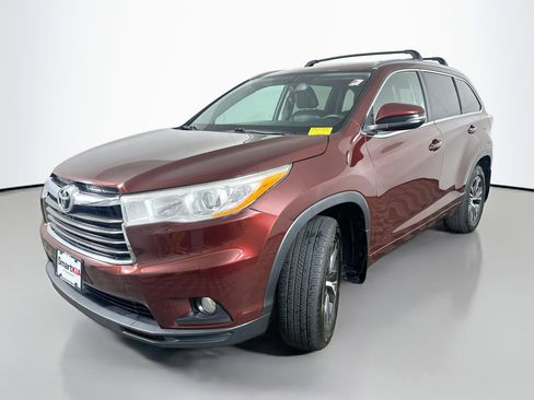 Used 2016 Toyota Highlander XLE AWD/4WD image 3