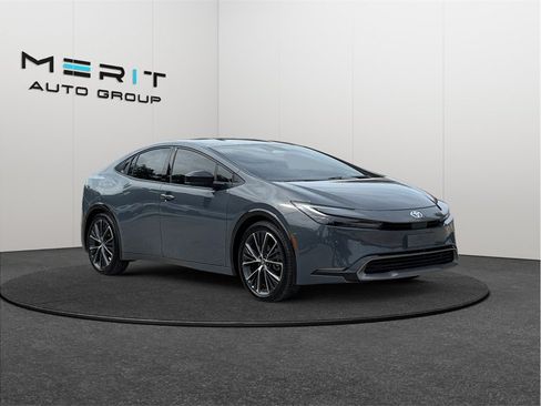 Used 2024 Toyota Prius XLE FWD image 1