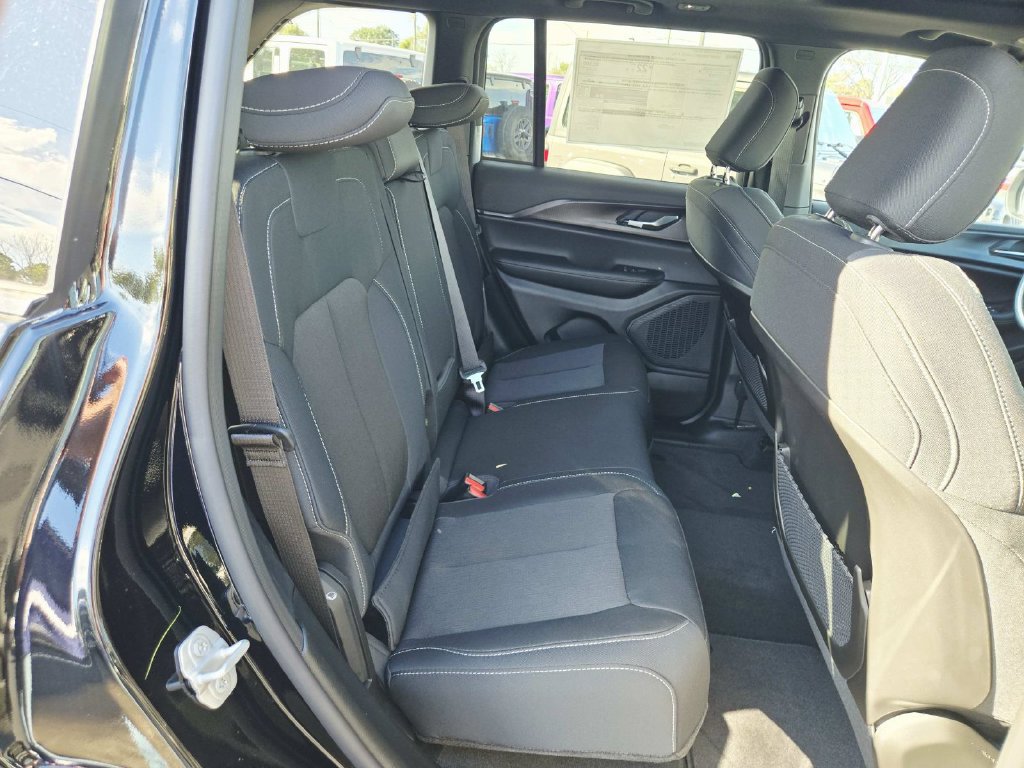 New 2027 Jeep Grand Cherokee Laredo X AWD/4WD image 15