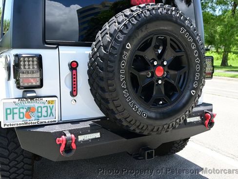 Used 2018 Jeep Wrangler Sahara w/ Connectivity Group AWD/4WD image 12