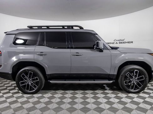 Used 2024 Lexus GX 550 w/ Accessory Package (31) AWD/4WD image 3